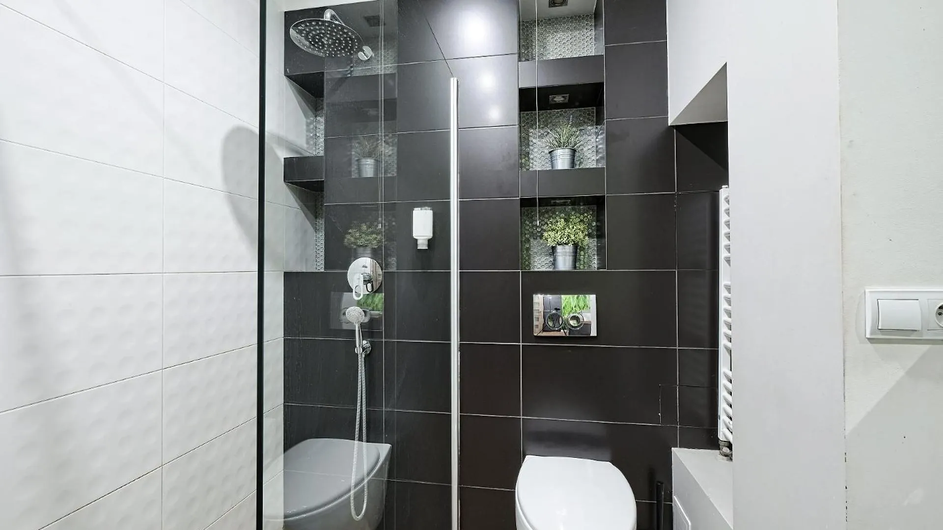 Modern And Cozy- Central Location-B11/13 Warsaw Apartment